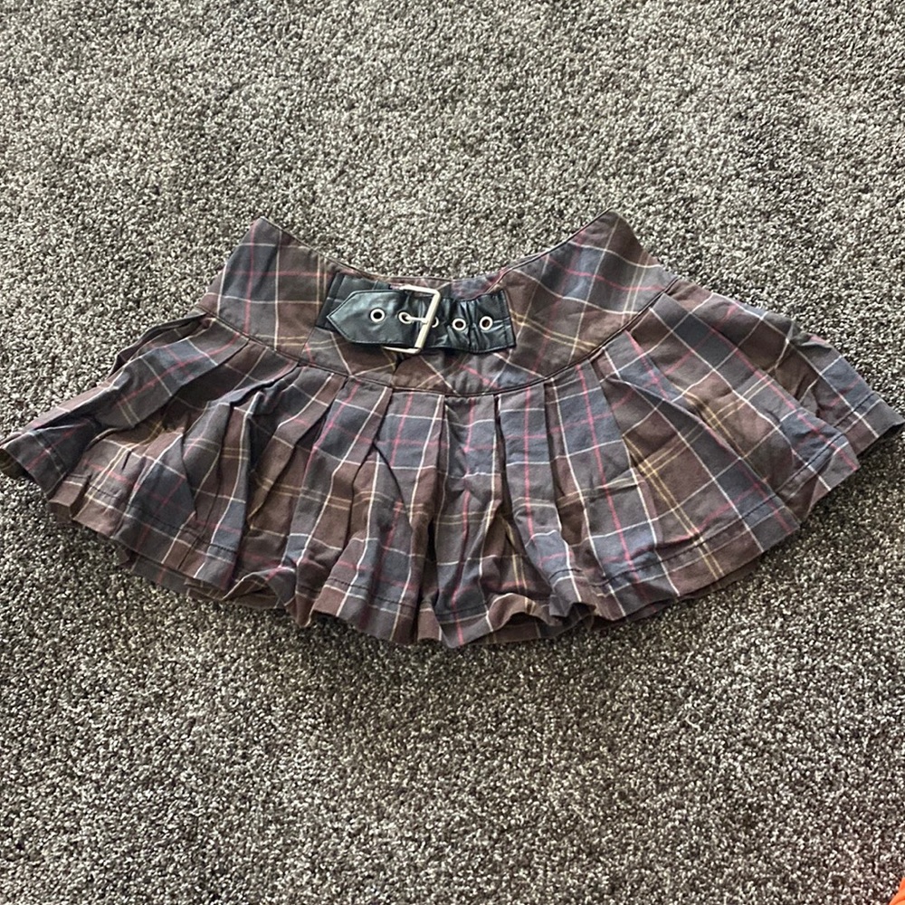 No boundaries brown, grey, pink, plaid mini skirt with belt. Size 5.